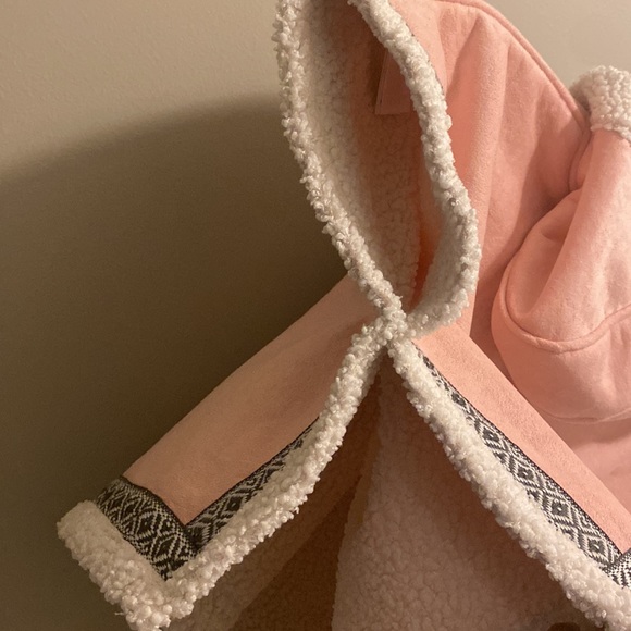 Toddler poncho size 4T - Picture 4 of 4